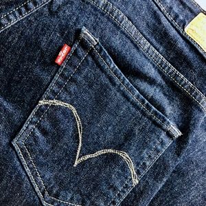 Levi's Mid Rise Skinny  Size 8M